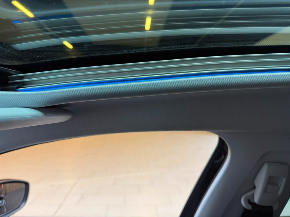 Peugeot 208 1,2 VTi Allure Sky 5d