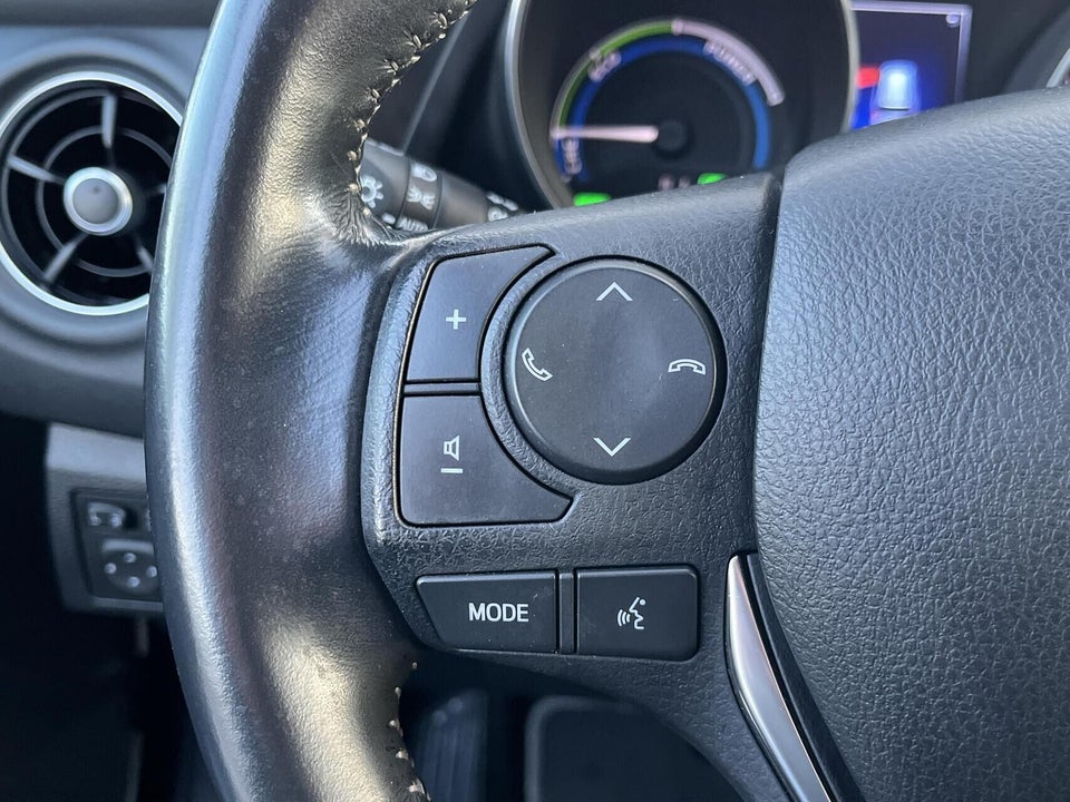 Toyota Auris 1,8 Hybrid H2 Comfort Touring Sports CVT 5d
