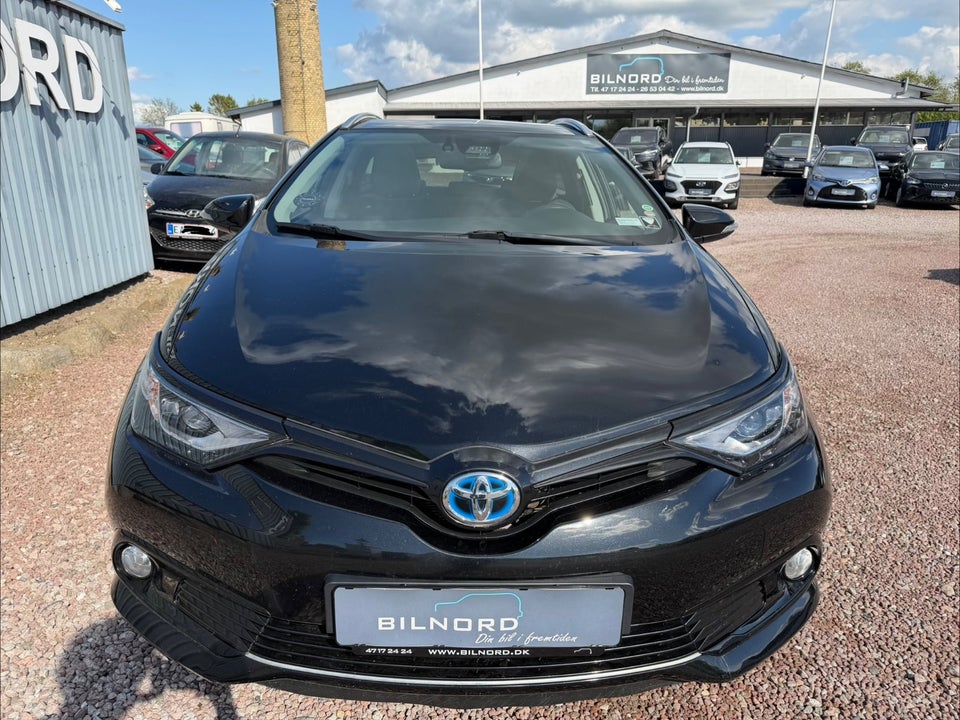 Toyota Auris 1,8 Hybrid H2 Selected Touring Sports CVT 5d