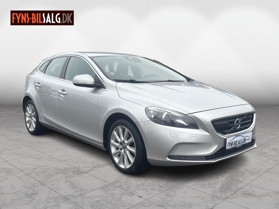 Volvo V40 2,0 D3 150 Momentum aut. 5d