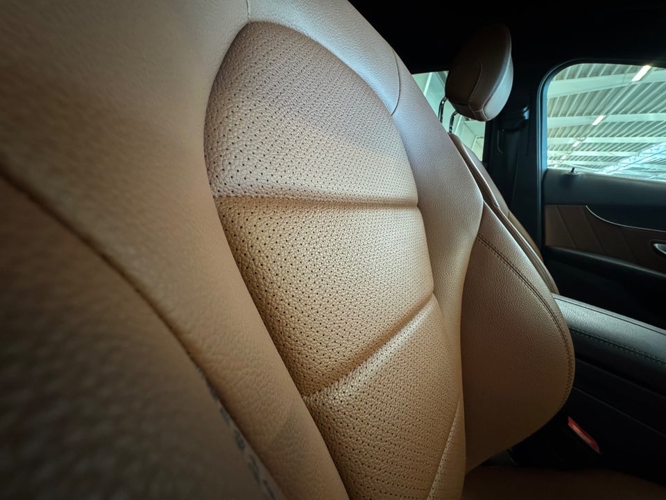 Mercedes C300 de 2,0 AMG Line stc. aut. 5d