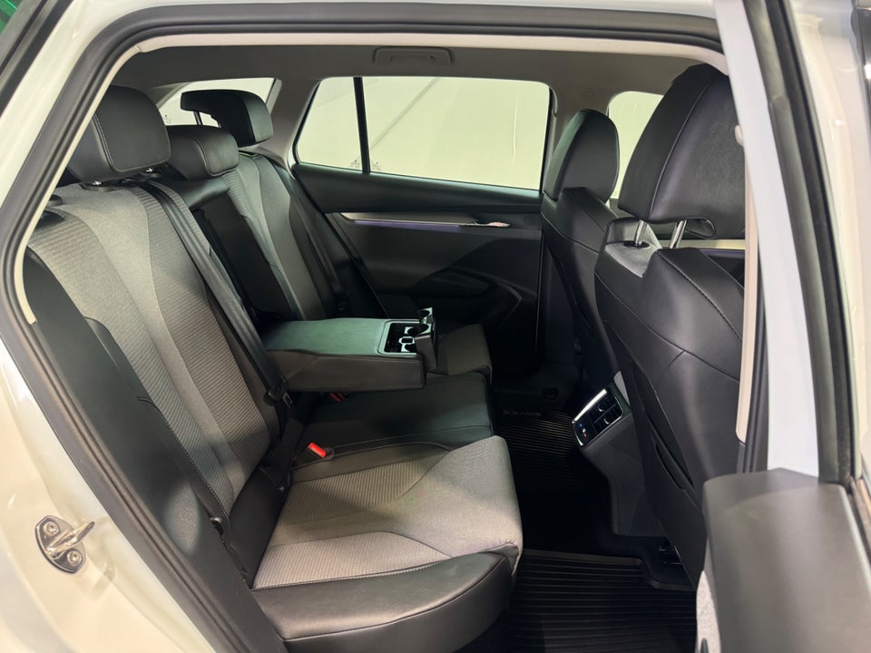 Skoda Enyaq 60 iV Loft 5d