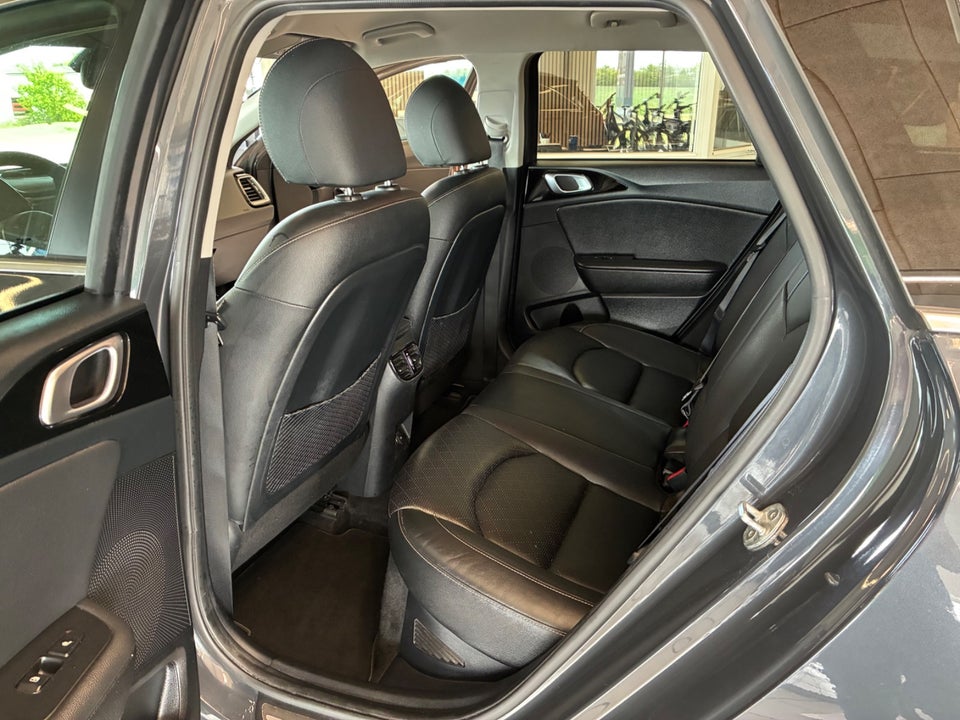 Kia Ceed 1,6 PHEV Upgrade Premium SW DCT 5d