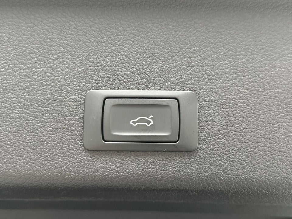 Audi Q8 e-tron 55 S-line quattro 5d