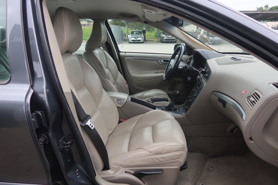 Volvo S60 2,4 140 Kinetic 4d