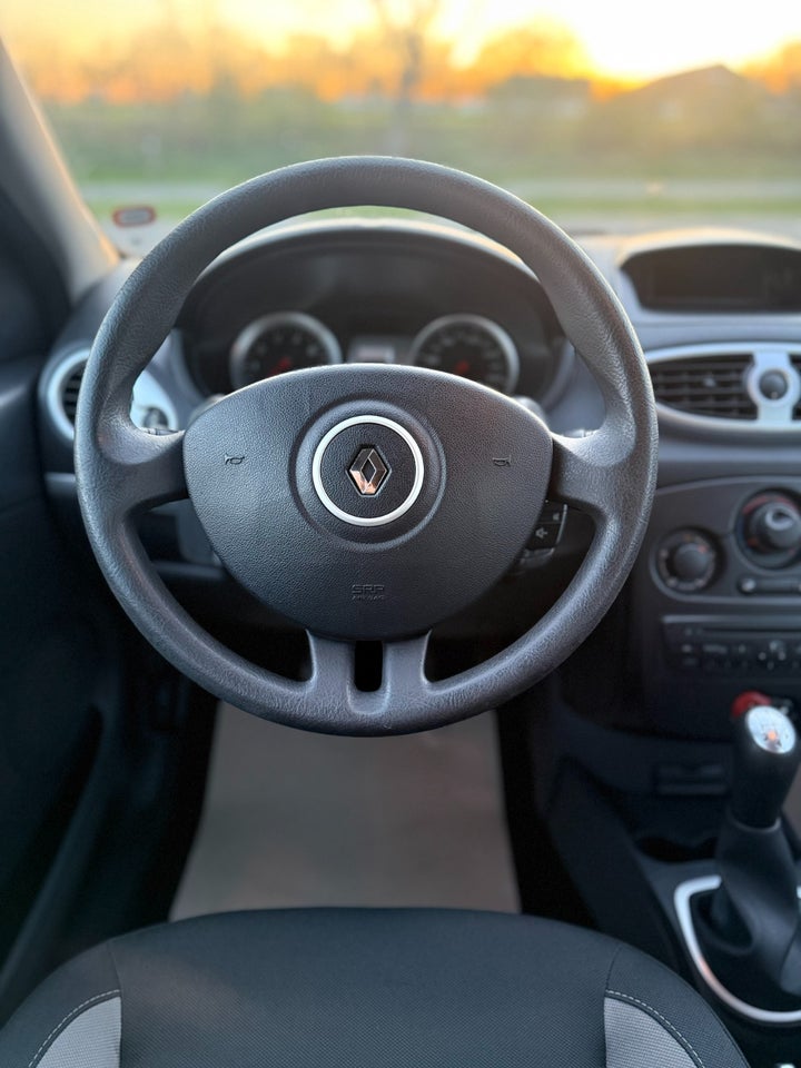Renault Clio III 1,2 16V Expression Sport Tourer 5d