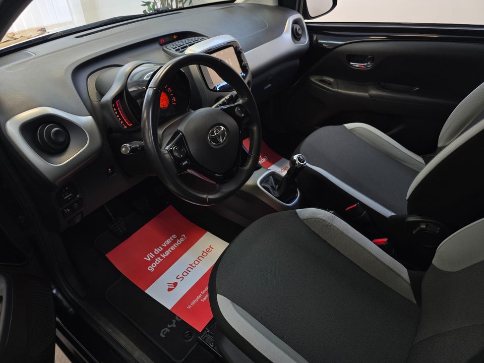 Toyota Aygo 1,0 VVT-i x-play 5d