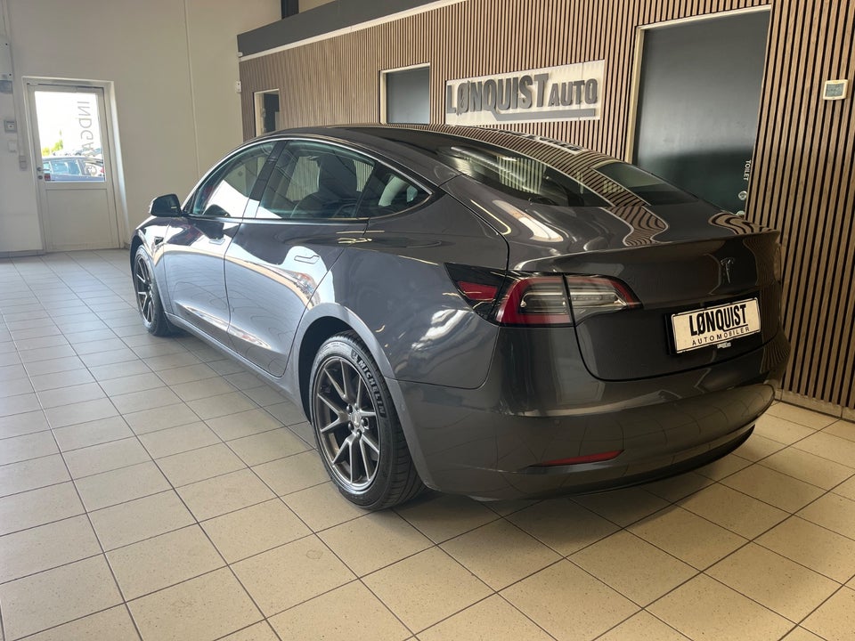 Tesla Model 3 Standard Range+ RWD 4d
