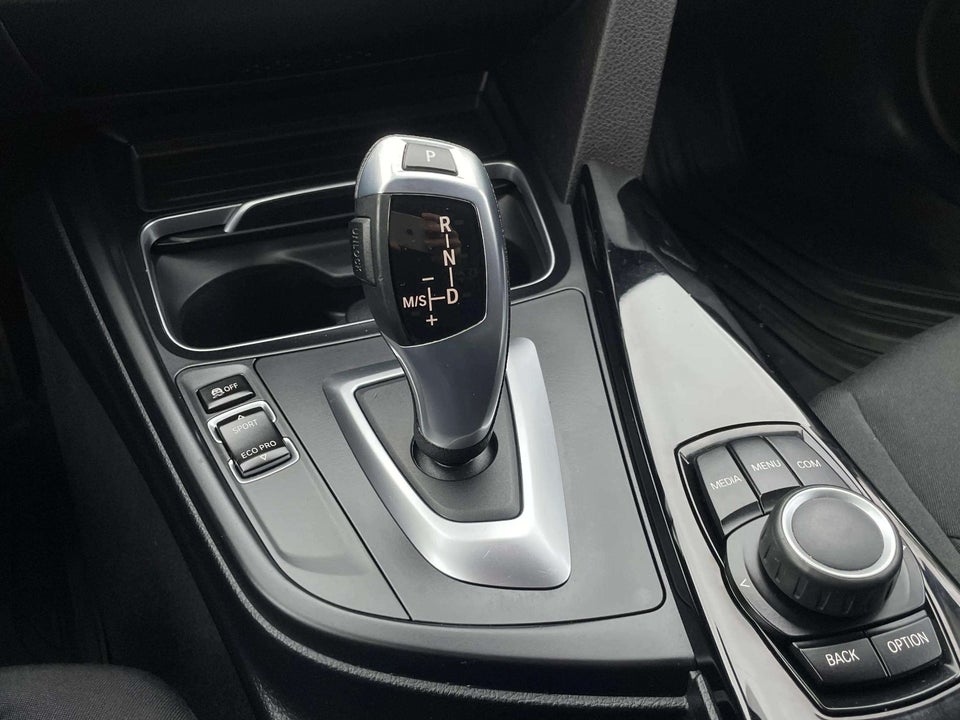 BMW 320i 2,0 Touring aut. 5d