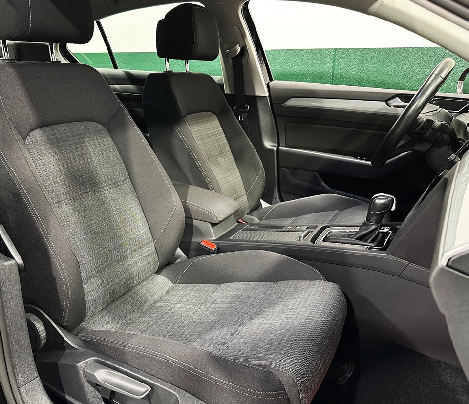 VW Passat 2,0 TDi 150 R-line DSG 4d