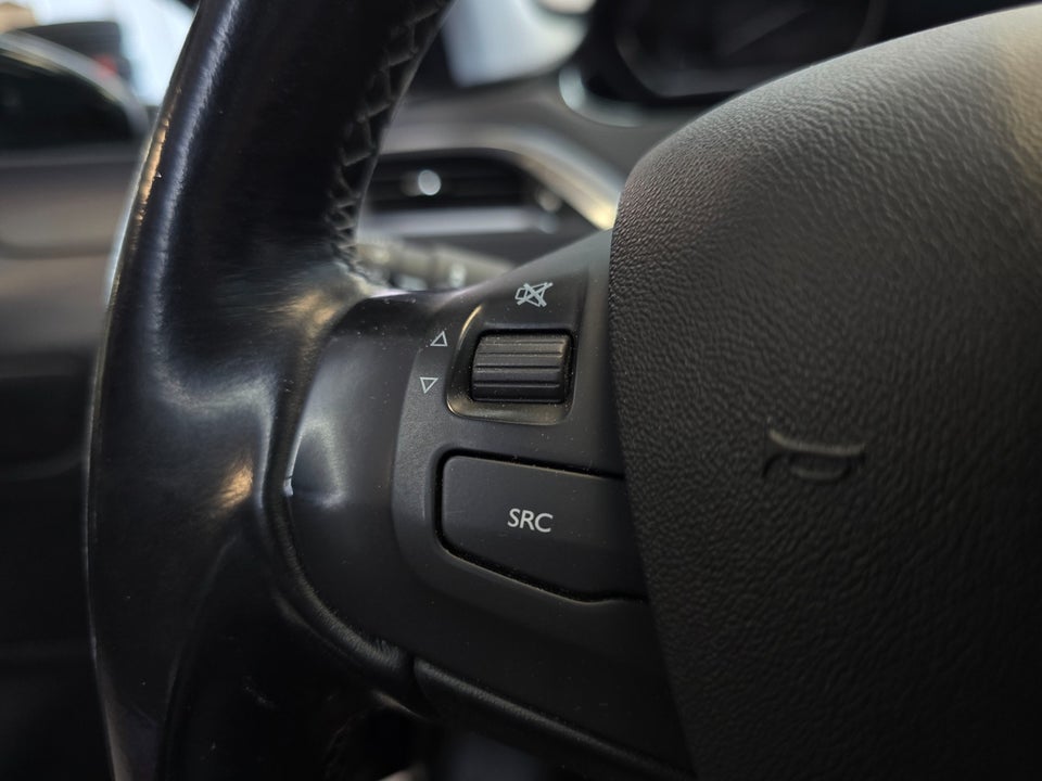 Peugeot 2008 1,2 e-THP 110 Desire Sky 5d