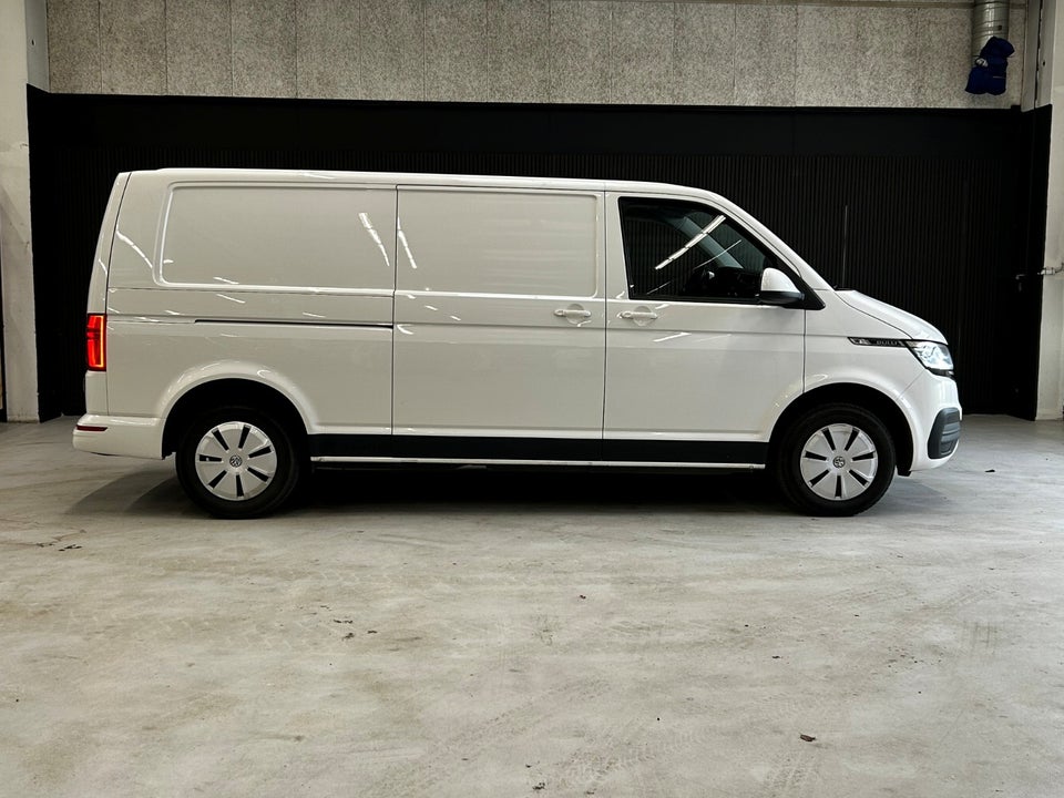 VW Transporter 2,0 TDi 150 Kassevogn lang