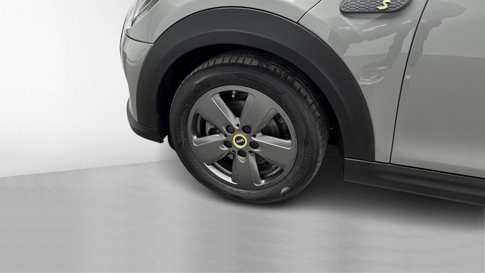 MINI Cooper SE Essential 3d