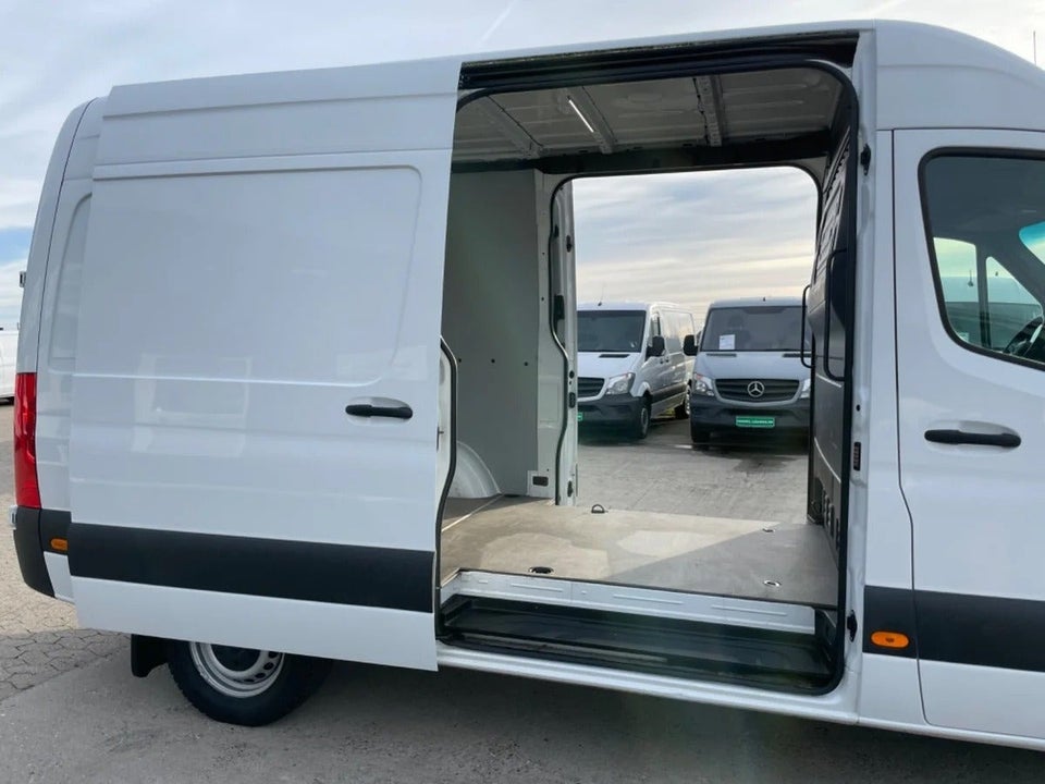 Mercedes Sprinter 319 3,0 CDi A2 Kassevogn aut. RWD