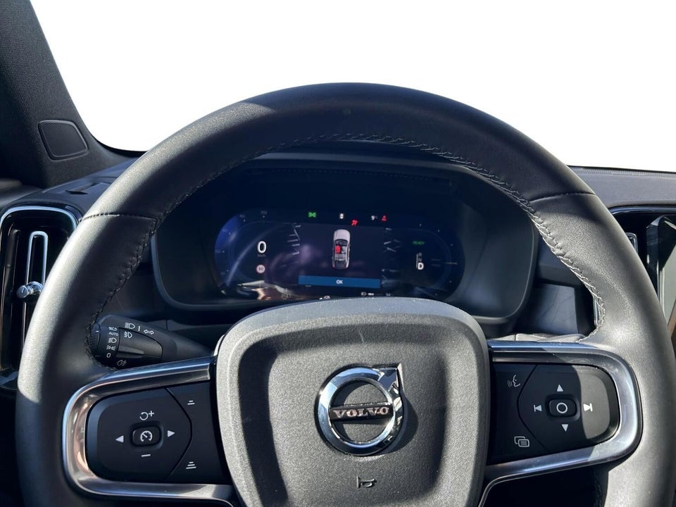 Volvo EC40 Extended Range Black Edition 5d