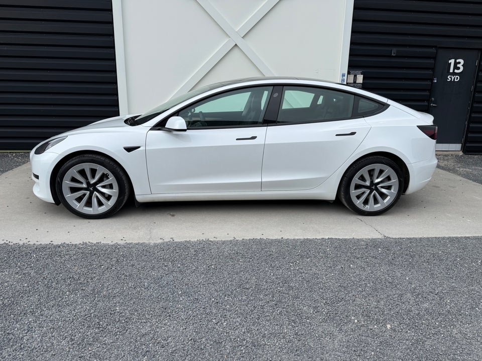 Tesla Model 3 Standard Range+ RWD 4d