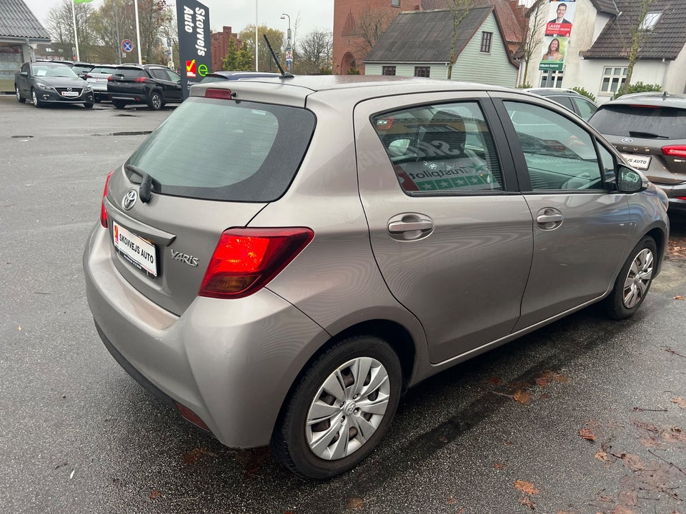 Toyota Yaris 1,0 VVT-i T2 Premium 5d