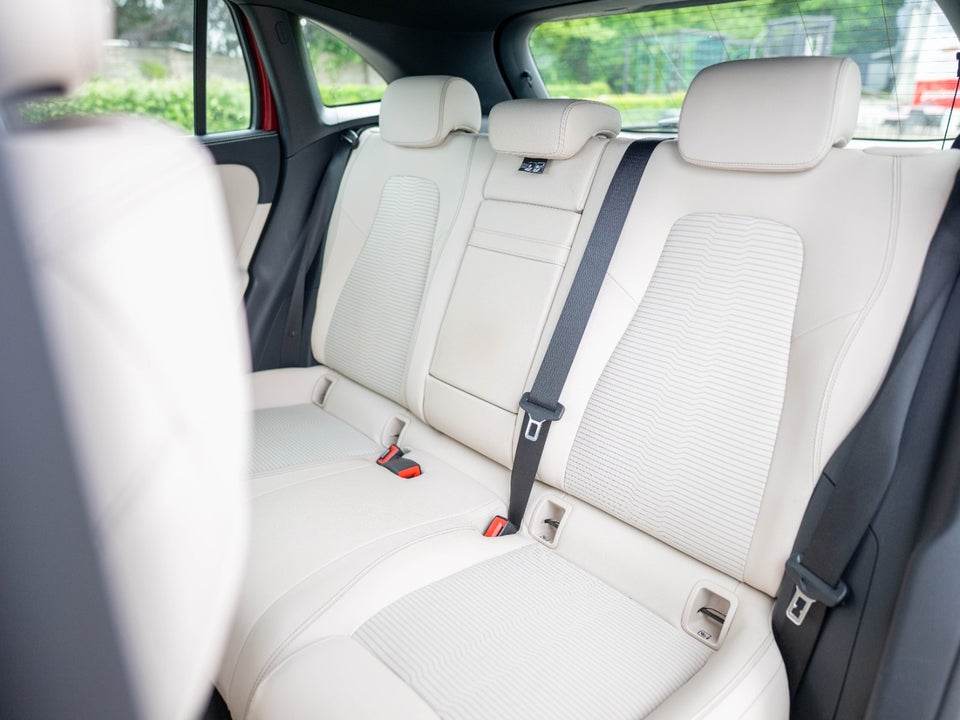 Mercedes EQA300 Progressive 4Matic 5d