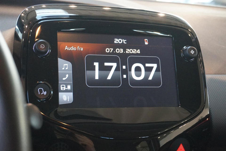 Peugeot 108 1,0 e-VTi 72 Selection Tech 5d