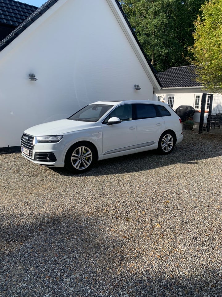 Audi Q7 3,0 TDi 272 S-line quattro Tiptr. 7prs 5d