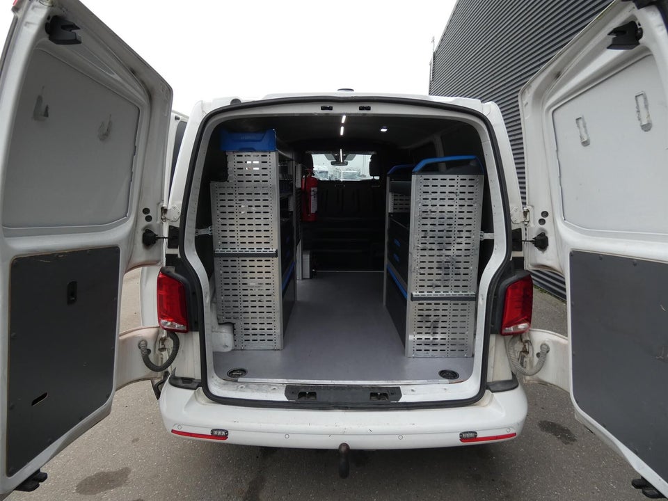 VW Transporter 2,0 TDi 150 Kassevogn DSG 4Motion kort
