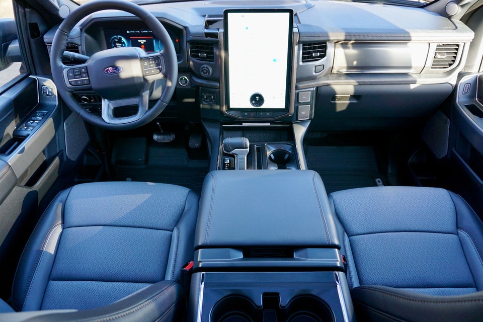 Ford F-150 131 Lightning Lariat Extended Range 4d