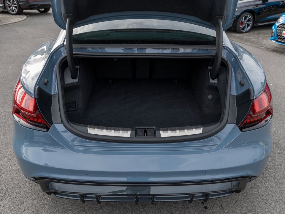 Audi e-tron GT quattro 4d