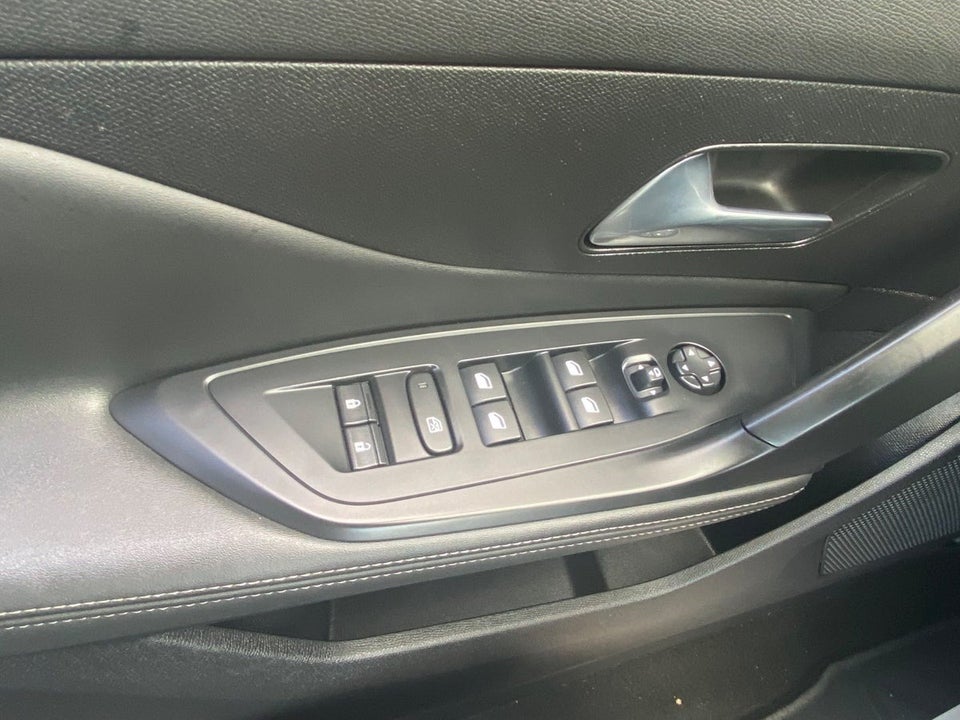 Peugeot 308 1,6 Hybrid First Selection EAT8 5d