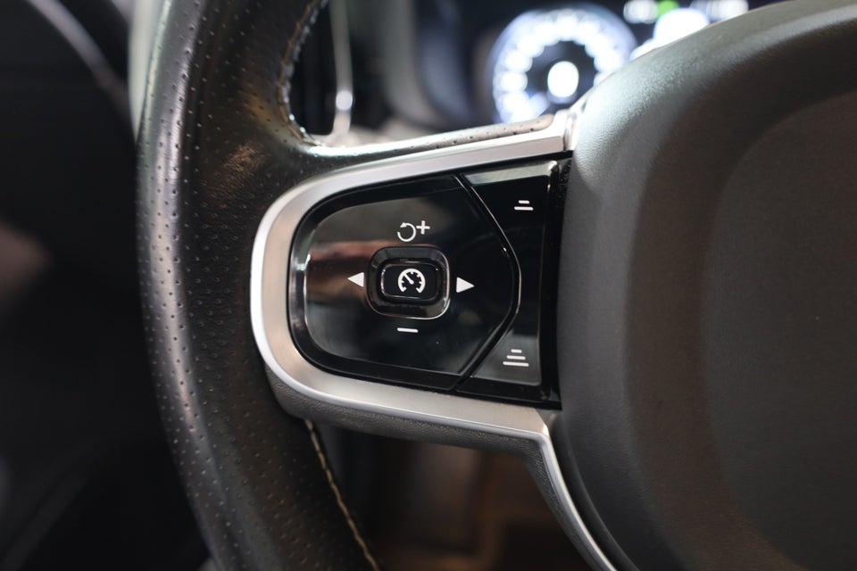 Volvo XC60 2,0 D4 190 R-Design aut. 5d