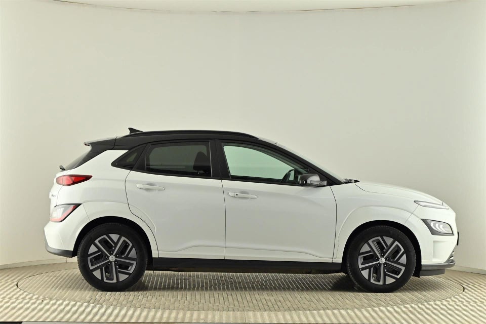 Hyundai Kona 64 EV Essential 5d