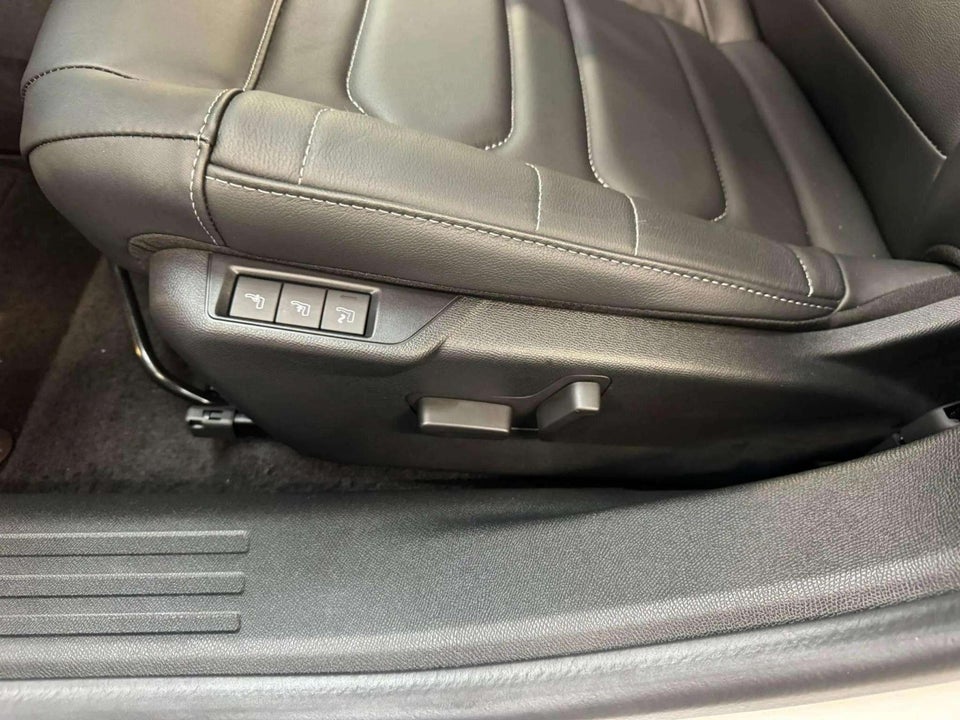 Citroën ë-C4 X 50 Shine 4d