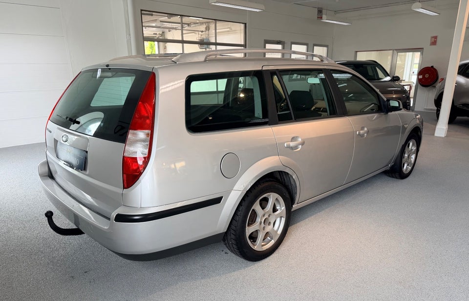 Ford Mondeo 2,0 145 Ambiente stc. 5d