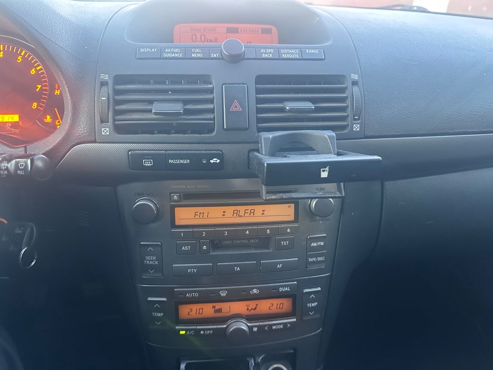 Toyota Avensis 1,8 VVT-i Elegance stc. 5d