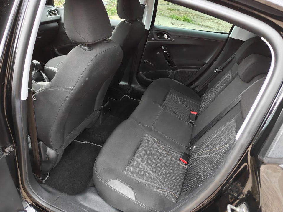 Peugeot 208 1,6 e-HDi 92 Active 5d