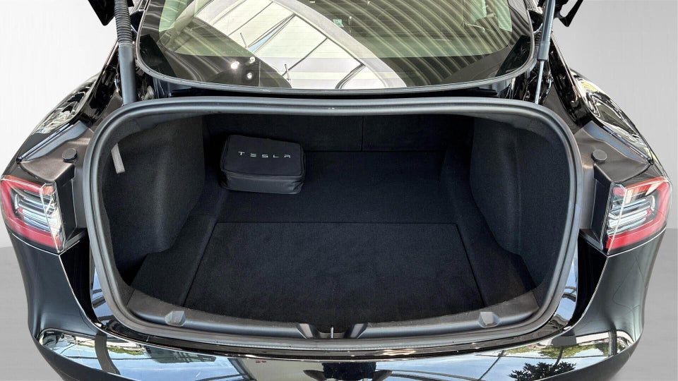Tesla Model 3 Long Range RWD 4d