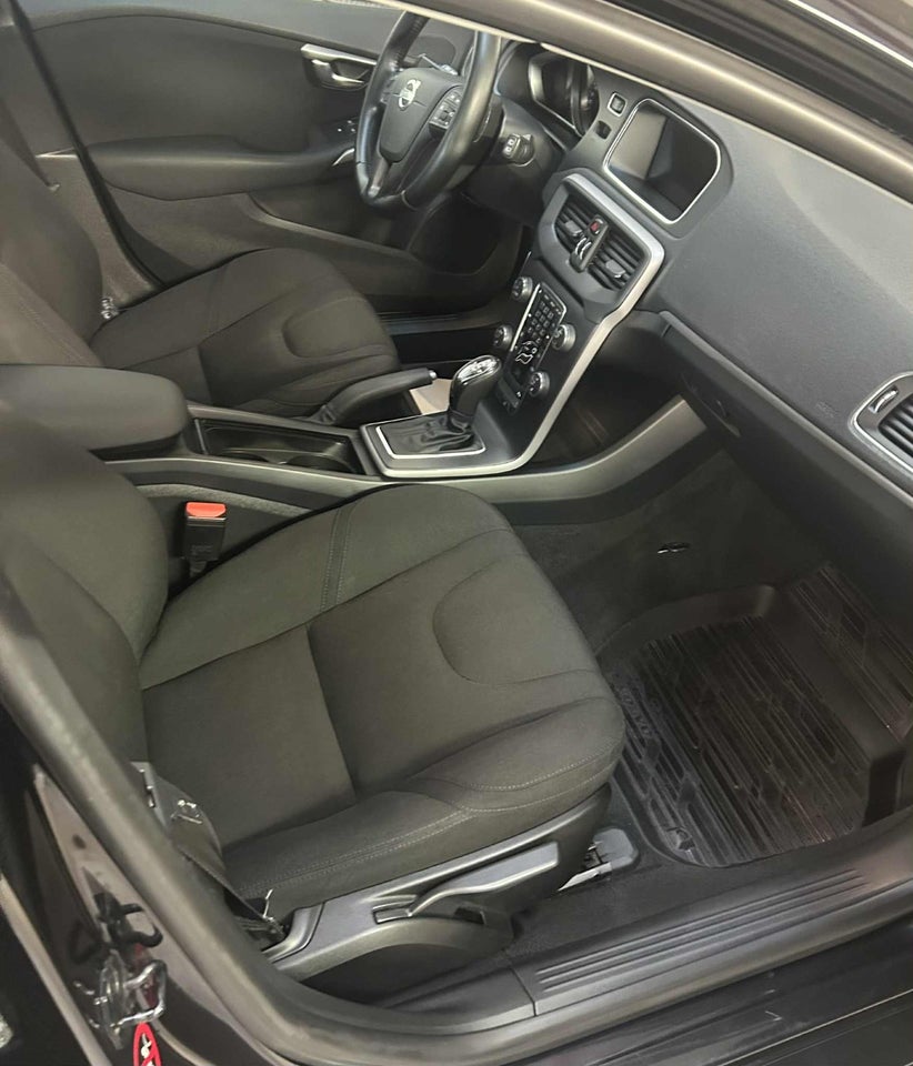 Volvo V40 1,6 D2 115 Kinetic aut. 5d