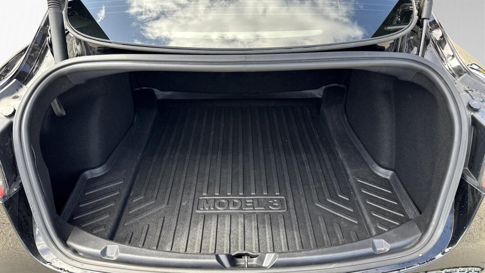 Tesla Model 3 Long Range AWD 4d