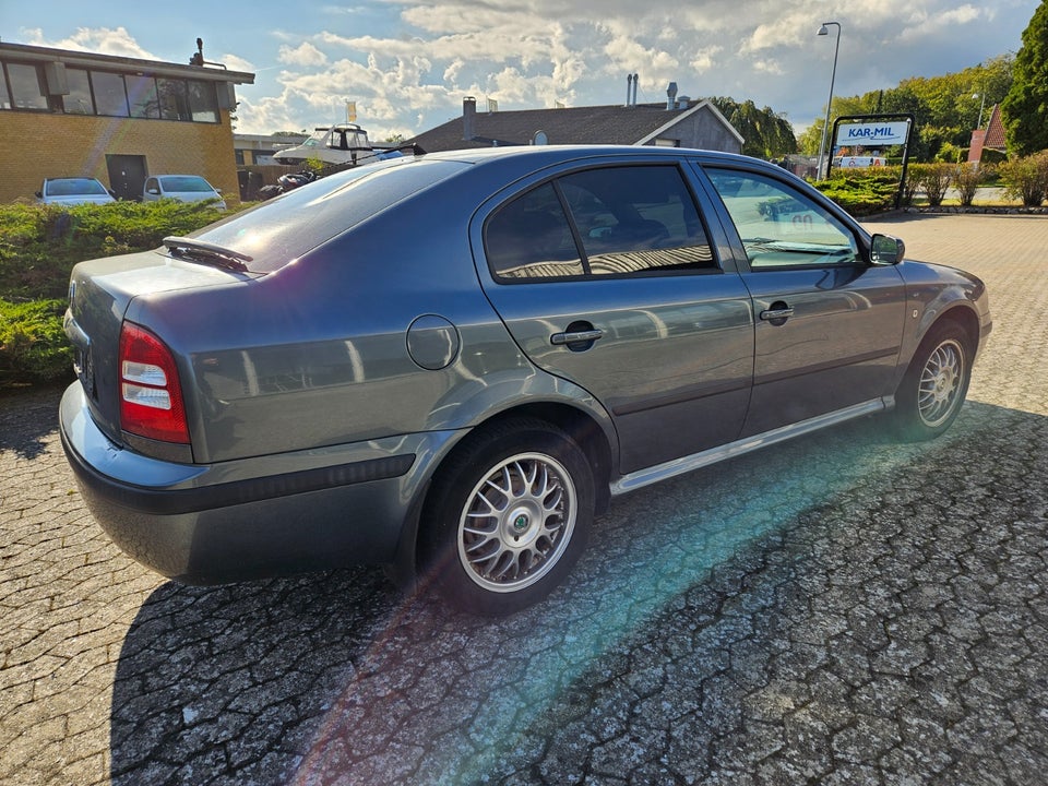 Skoda Octavia 1,6 Ambiente 5d