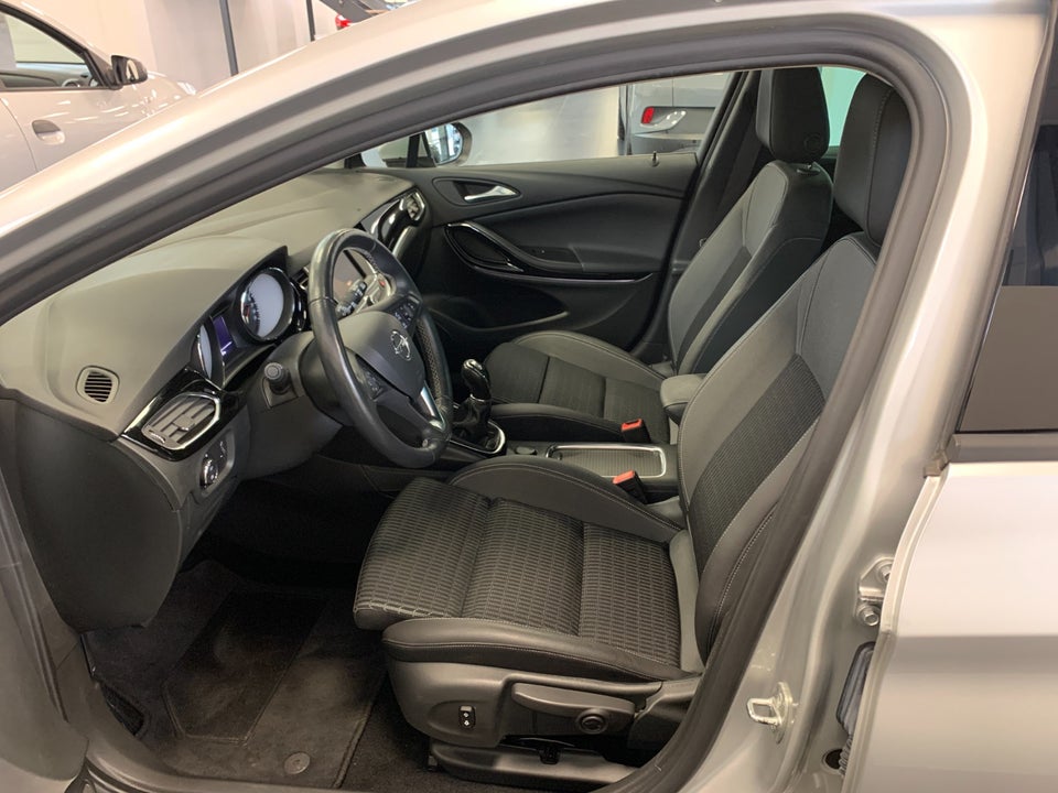 Opel Astra 1,2 T 110 Elegance Sports Tourer 5d