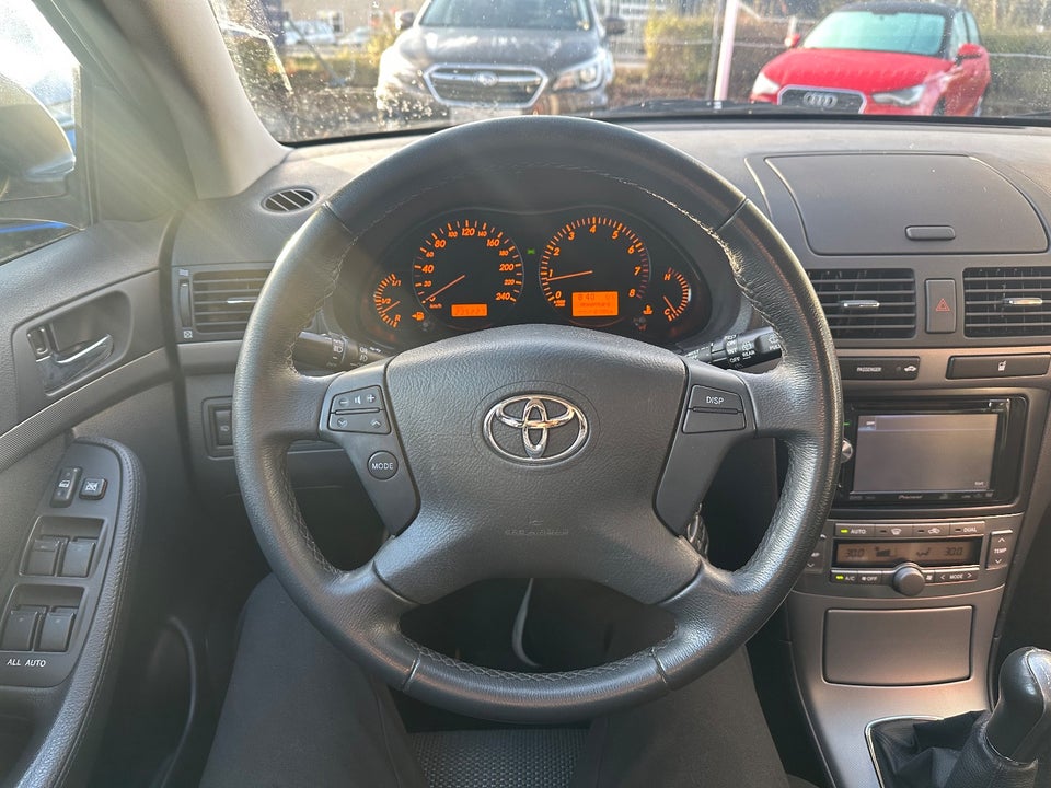 Toyota Avensis 1,8 VVT-i Sol stc. 5d