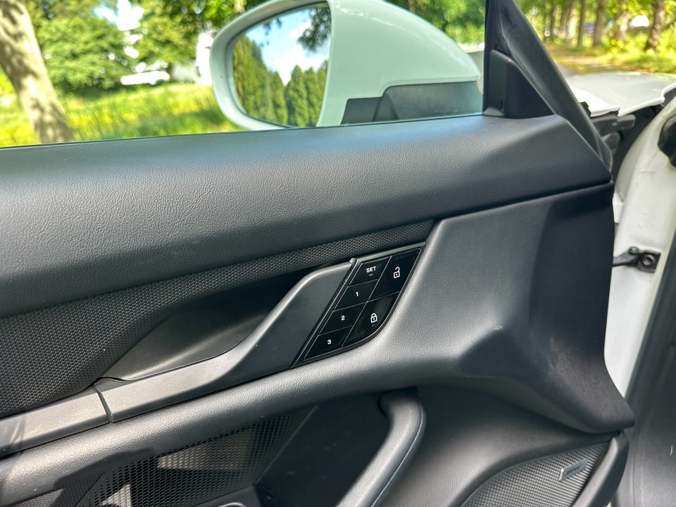 Porsche Taycan Performance+ 4d