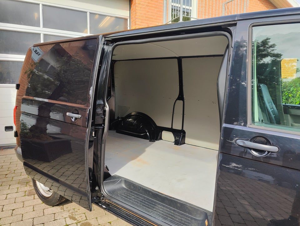 VW Transporter 2,0 TDi 102 Kassevogn lang