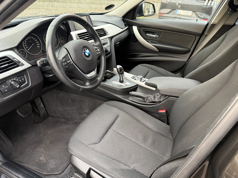 BMW 320i 2,0 Touring aut. 5d
