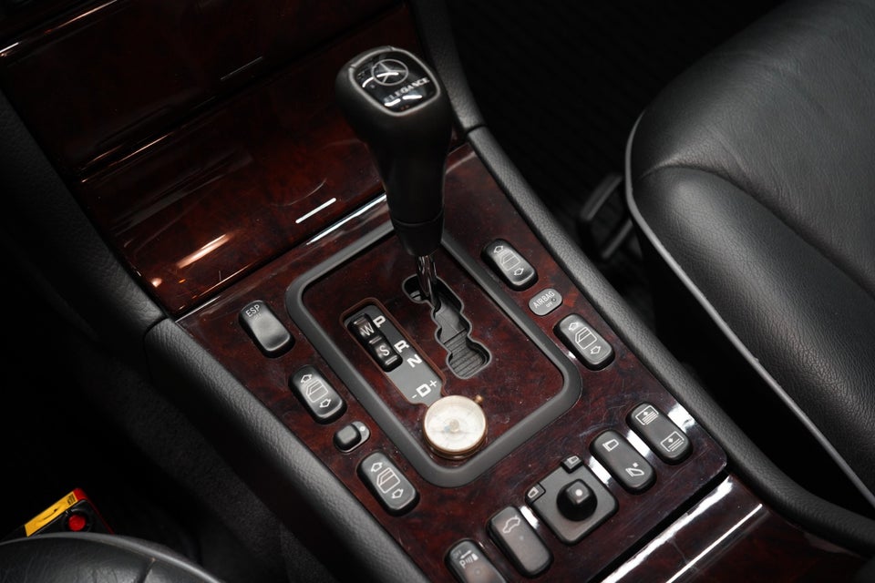 Mercedes E320 3,2 Elegance 4d