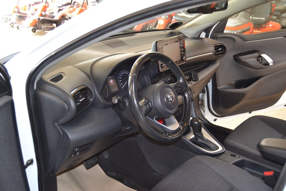 Toyota Yaris 1,5 Hybrid H3 Vision e-CVT 5d