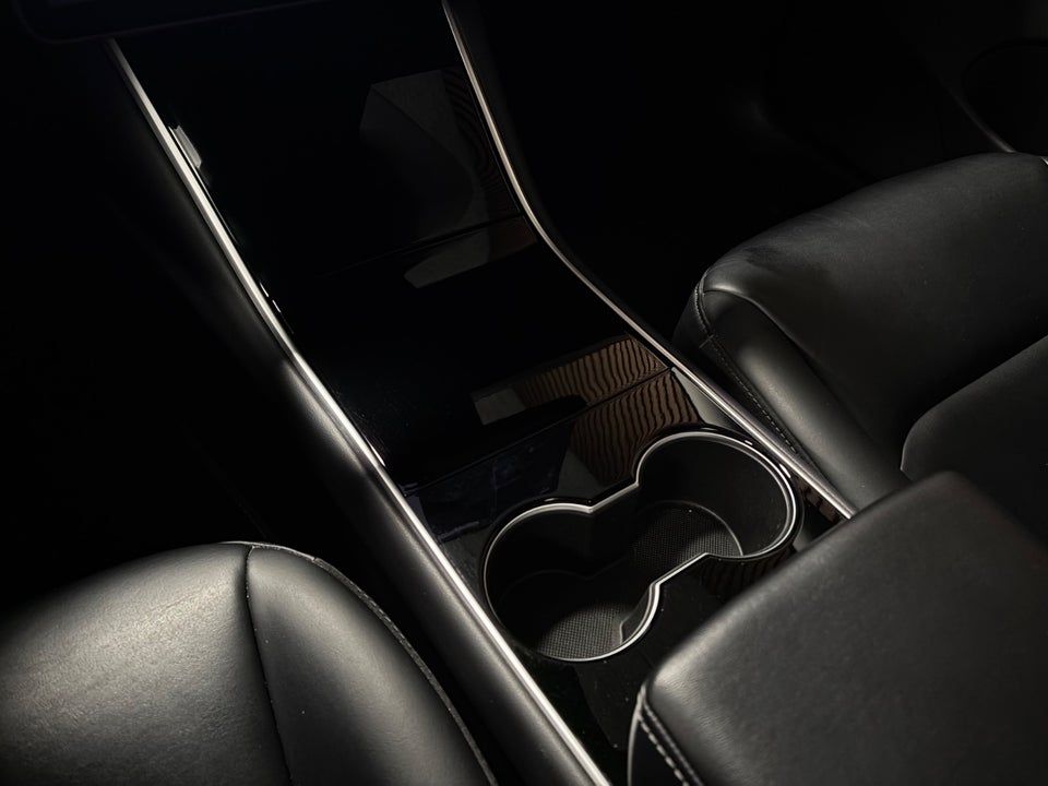 Tesla Model 3 Standard Range+ RWD 4d