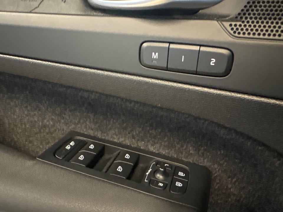 Volvo XC40 ReCharge Extended Range Plus 5d