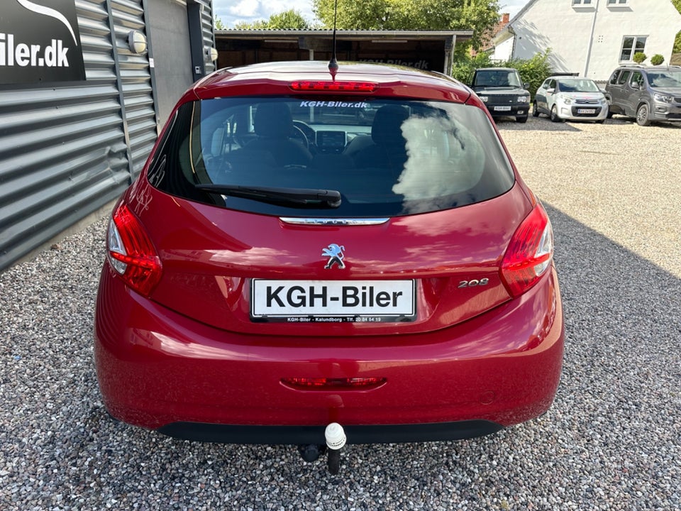 Peugeot 208 1,2 VTi Allure Sky 5d