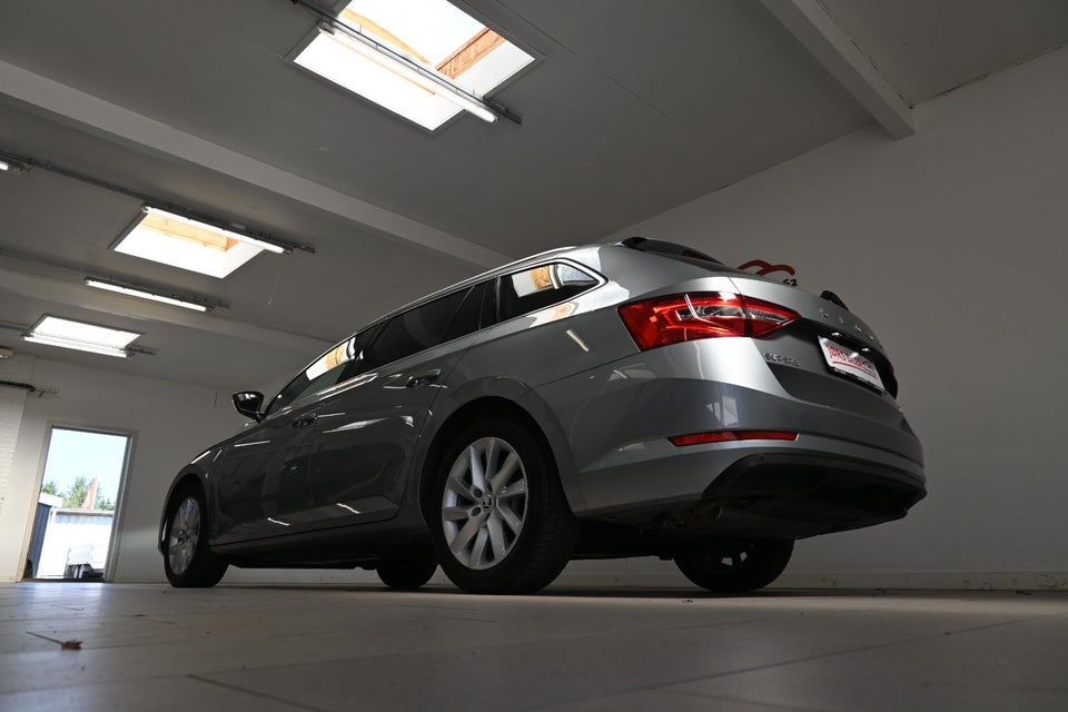 Skoda Superb 1,4 TSi iV Plus Combi DSG 5d