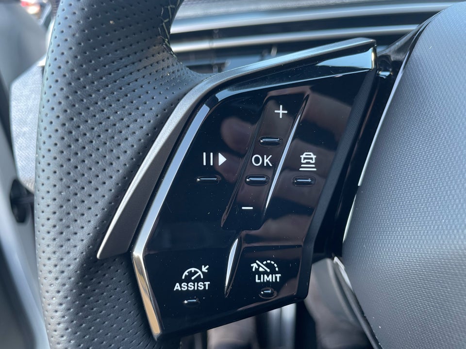 Peugeot e-3008 77 GT Pack 5d